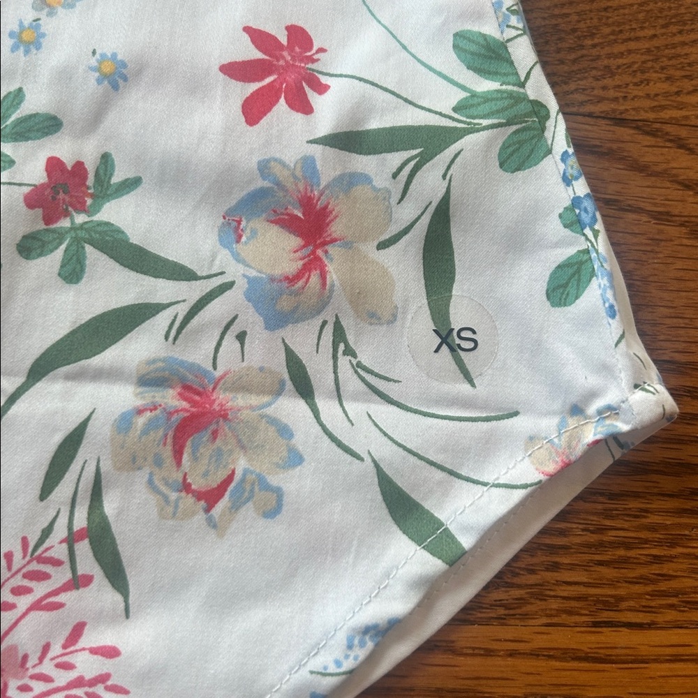 New York and Company Floral Top Size XS - Picture 6 of 9